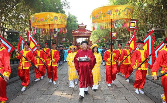 Lễ dâng cúng bánh tét Quốc tổ Hùng Vương Tết Canh Tý 2020