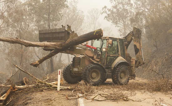 Australia nỗ lực sơ tán hàng nghìn người bị mắc kẹt do cháy rừng