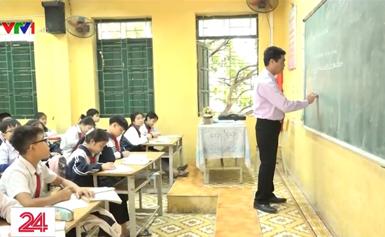 Hàng nghìn giáo viên hợp đồng ở Hà Nội thấp thỏm đợi xét tuyển