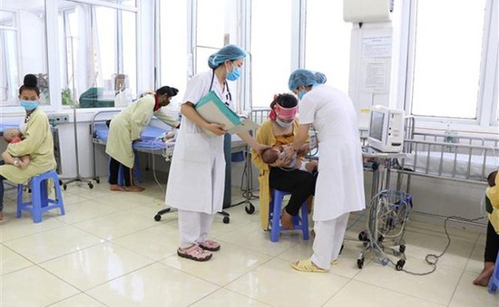 Bộ Y tế yêu cầu báo cáo trường hợp trẻ tử vong sau tiêm vaccine tại Sơn La, Vĩnh Phúc