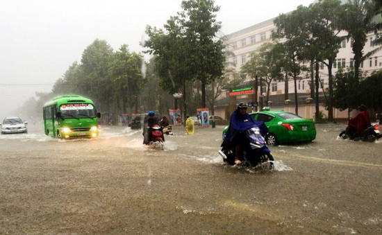 Trung Bộ tiếp tục mưa lớn trên diện rộng, mưa đặc biệt to tại Hà Tĩnh, Quảng Bình, Quảng Trị