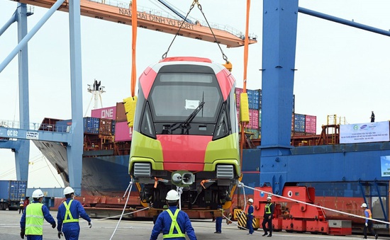 Cận cảnh tàu metro đầu tiên của Hà Nội chuẩn bị đưa vào lắp ráp chạy thử