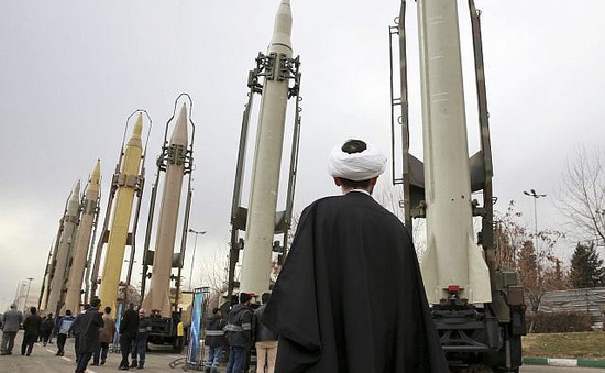 Mỹ cảnh báo trừng phạt mọi hành động bán vũ khí cho Iran