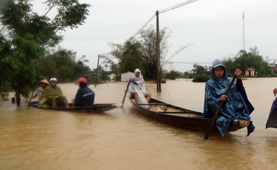 Lũ xuống tại Thừa Thiên Huế, nhiều vùng vẫn ngập sâu