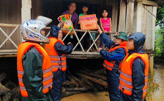 Xuất 1.000 tấn gạo hỗ trợ đồng bào vùng lũ Quảng Trị