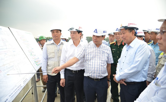 Đẩy nhanh tiến độ dự án nâng cấp đường băng sân bay Tân Sơn Nhất, đảm bảo chất lượng và an toàn