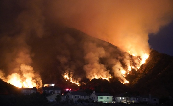 Cháy rừng thiêu rụi diện tích lớn ở California