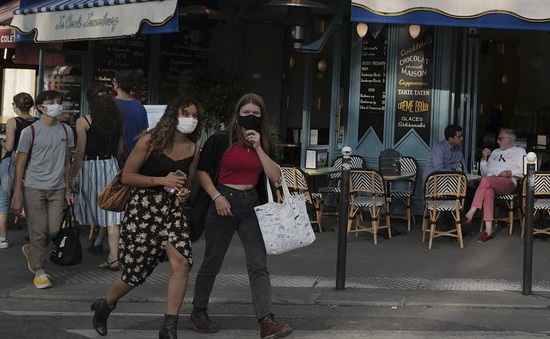 Ngăn chặn dịch COVID-19, các quán bar và quán cà phê ở Paris đóng cửa trong 2 tuần