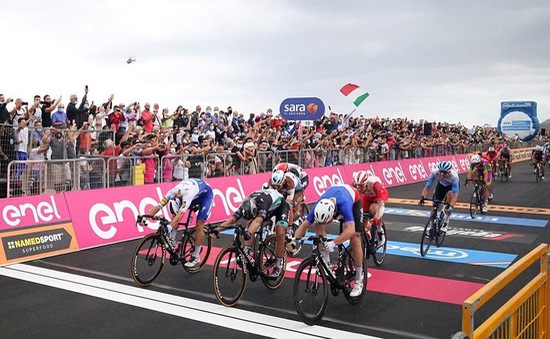 Arnaud Demare về nhất chặng 4 Giro d’Italia 2020