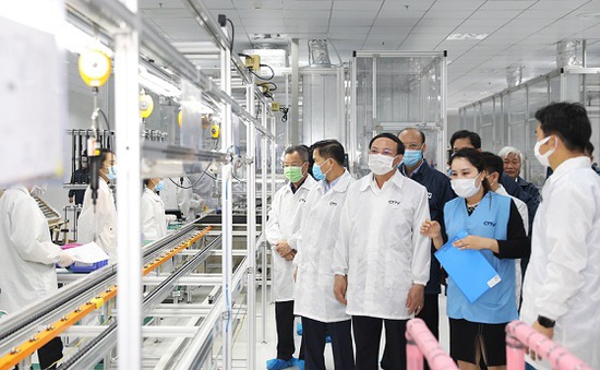 Foxconn xuất xưởng lô màn hình đầu tiên tại Quảng Ninh