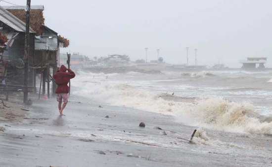 Siêu bão Goni hoành hành tại Philippines, ít nhất 10 người thiệt mạng