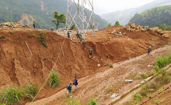 Tiếp cận hiện trường vụ sạt lở ở Phước Sơn, thi thể thứ 9 được tìm thấy