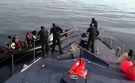 Rượt đuổi 5 tiếng trên biển, cảnh sát Tây Ban Nha thu giữ 2 tấn ma túy