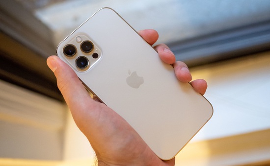 iPhone 12 qua sử dụng ồ ạt về Việt Nam, giá từ 17 triệu đồng