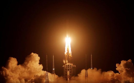 Tàu vũ trụ Thường Nga 5 của Trung Quốc trở về Trái đất