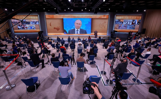 Tổng thống Nga Putin sẵn sàng tiêm vaccine Sputnik V dù đã quá tuổi khuyến cáo