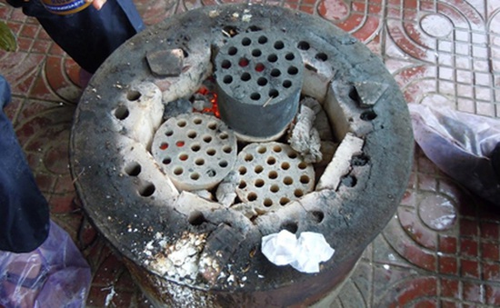 Hơn 11.000 bếp than tổ ong vẫn đỏ lửa tại Hà Nội
