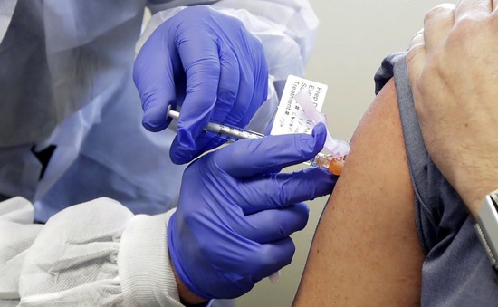 Pháp triển khai tiêm vaccine COVID-19 từ tháng 4/2021