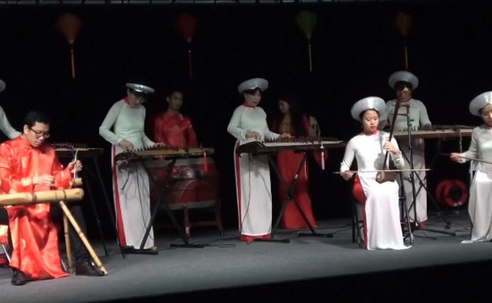 Ban nhạc gốc Việt Tiếng tơ đồng tại Pháp kỷ niệm 20 năm thành lập