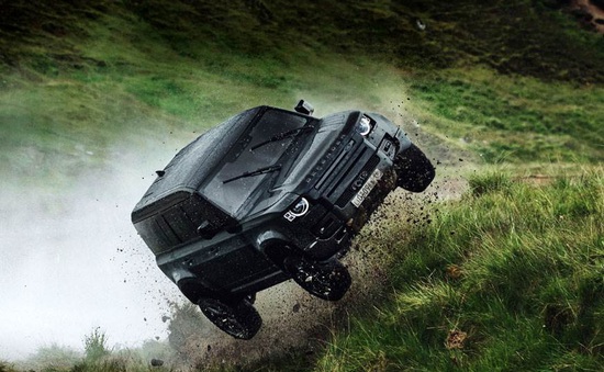 Land Rover Defender mới sẽ xuất hiện với những pha mạo hiểm cực độ trong James Bond 25