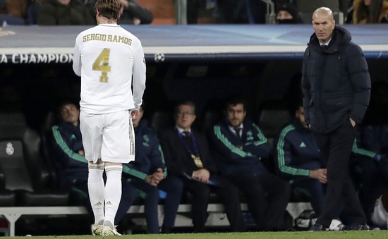 ẢNH: Sergio Ramos nhận thẻ đỏ, Man City ngược dòng đánh bại Real Madrid