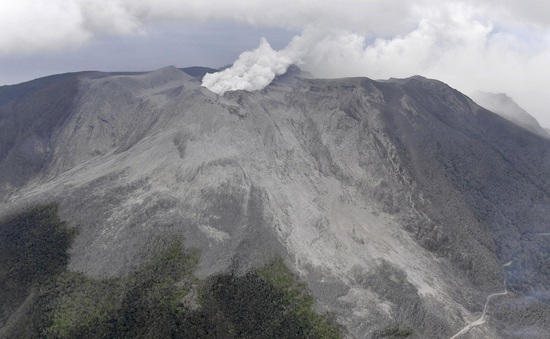 Núi lửa Shindake phun trào tại Nhật Bản
