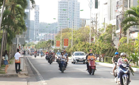 Ngày đầu tiên cấm xe trên 29 chỗ vào nội thành Nha Trang