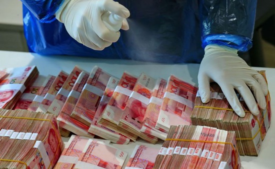 Trung Quốc khử trùng tiền cũ và ngoại tệ