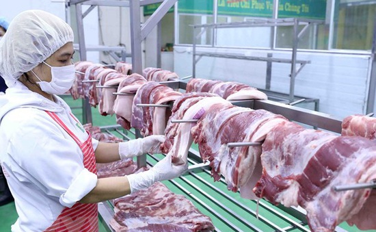 Hạ giá thịt lợn hỗ trợ phòng chống dịch