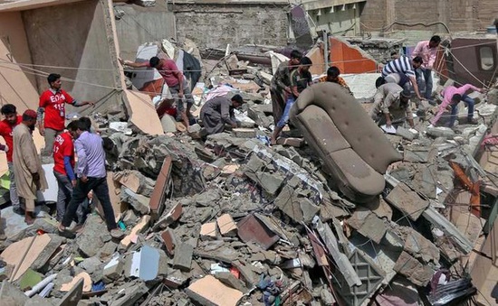 Sập chung cư ở Pakistan, 11 người thiệt mạng