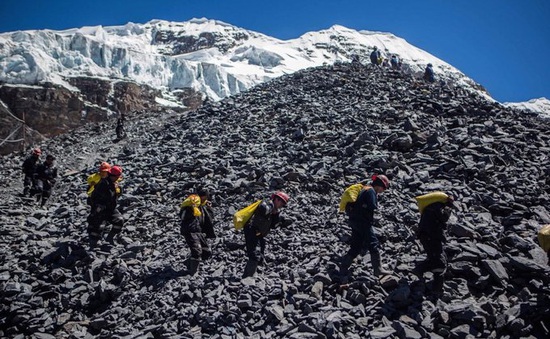 Nhức nhối nạn đào vàng bất hợp pháp trên dãy Andes