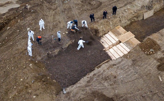 New York gấp rút đào hố tập thể chôn bệnh nhân COVID-19 là thông tin không chính xác
