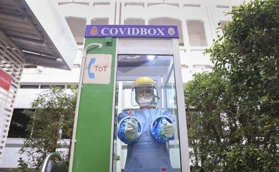 Thái Lan phát triển hộp COVID bảo vệ nhân viên y tế khi lấy mẫu dịch
