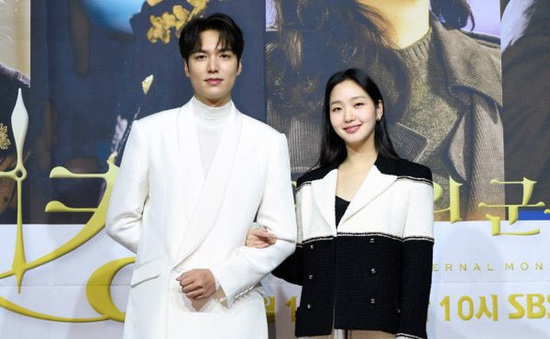 Lee Min Ho lịch lãm bên Kim Go Eun ra mắt phim mới