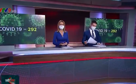 Slovakia: Người dẫn tin tức trên truyền hình cũng đeo khẩu trang