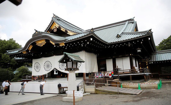 Thủ tướng Nhật Bản gửi đồ lễ đến đền Yasukuni