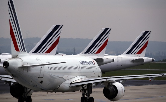 Pháp chi 12 tỷ Euro giải cứu Air France và Renault