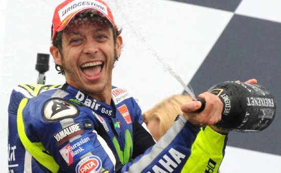 Tay đua Valentino Rossi vẫn muốn thi đấu trên đường đua MotoGP khi ở tuổi 41