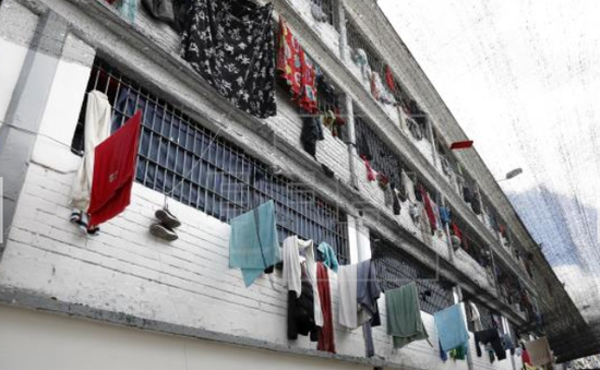 Colombia: Treo vải đỏ ở cửa sổ để được hỗ trợ kinh tế