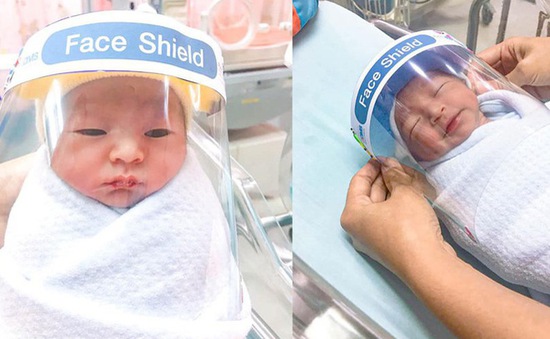 Những em bé sơ sinh được đeo mặt nạ chống COVID-19 tại Thái Lan