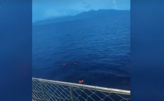 Indonesia: Hành khách nhảy xuống biển vì sợ bị xét nghiệm