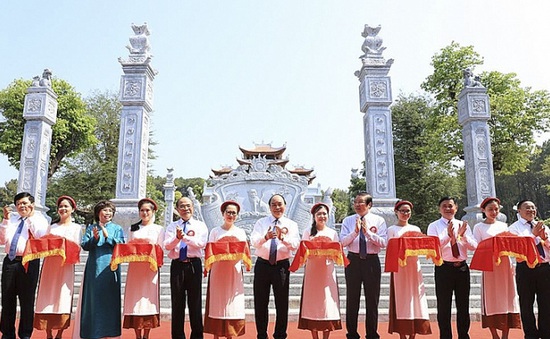 Thủ tướng Nguyễn Xuân Phúc dự lễ khánh thành đền thờ gia tiên Bác Hồ