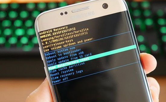 Cách xử lý lỗi khiến loạt smartphone dòng Galaxy J và A ở Việt Nam treo cứng