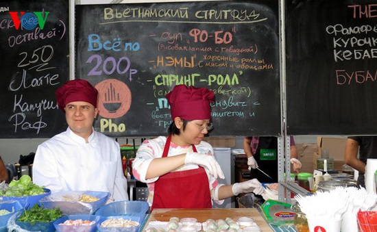 Nhà hàng Việt ở Nga vượt khó, lan tỏa tinh thần chia sẻ cộng đồng trong mùa dịch