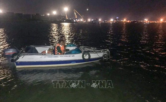 Bộ đội Biên phòng TP.HCM cứu sống 2 người bị chìm thuyền trên sông