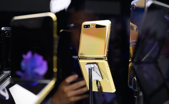 Samsung bắt đầu cho đặt hàng trước Galaxy Z Flip phiên bản vàng
