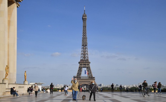 Tháp Eiffel sẽ đón du khách trở lại từ cuối tháng 6
