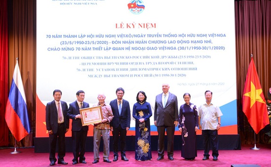 Phó Chủ tịch nước trao Huân chương Lao động hạng Nhì cho Hội Hữu nghị Việt - Nga