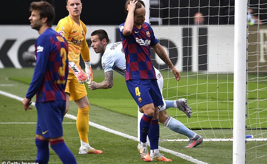 Celta Vigo 2-2 Barcelona: Barca chia điểm cay đắng