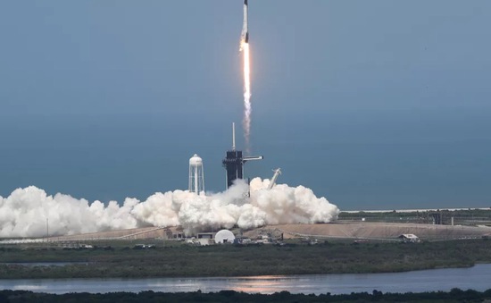 VIDEO: Cuộc trò chuyện "lịch sử" của hai phi hành gia trên tàu vũ trụ SpaceX
